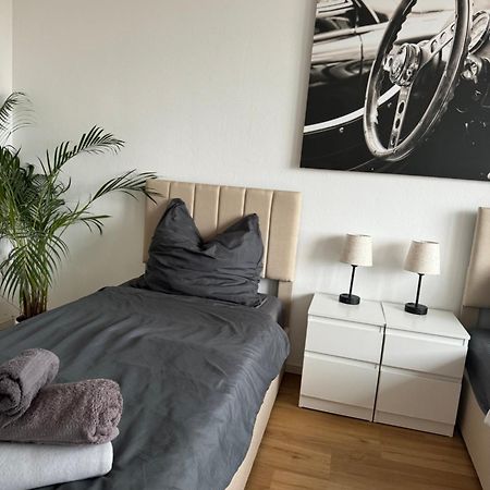 Monteur-& Ferienwohnung Eichmann Dresda Esterno foto