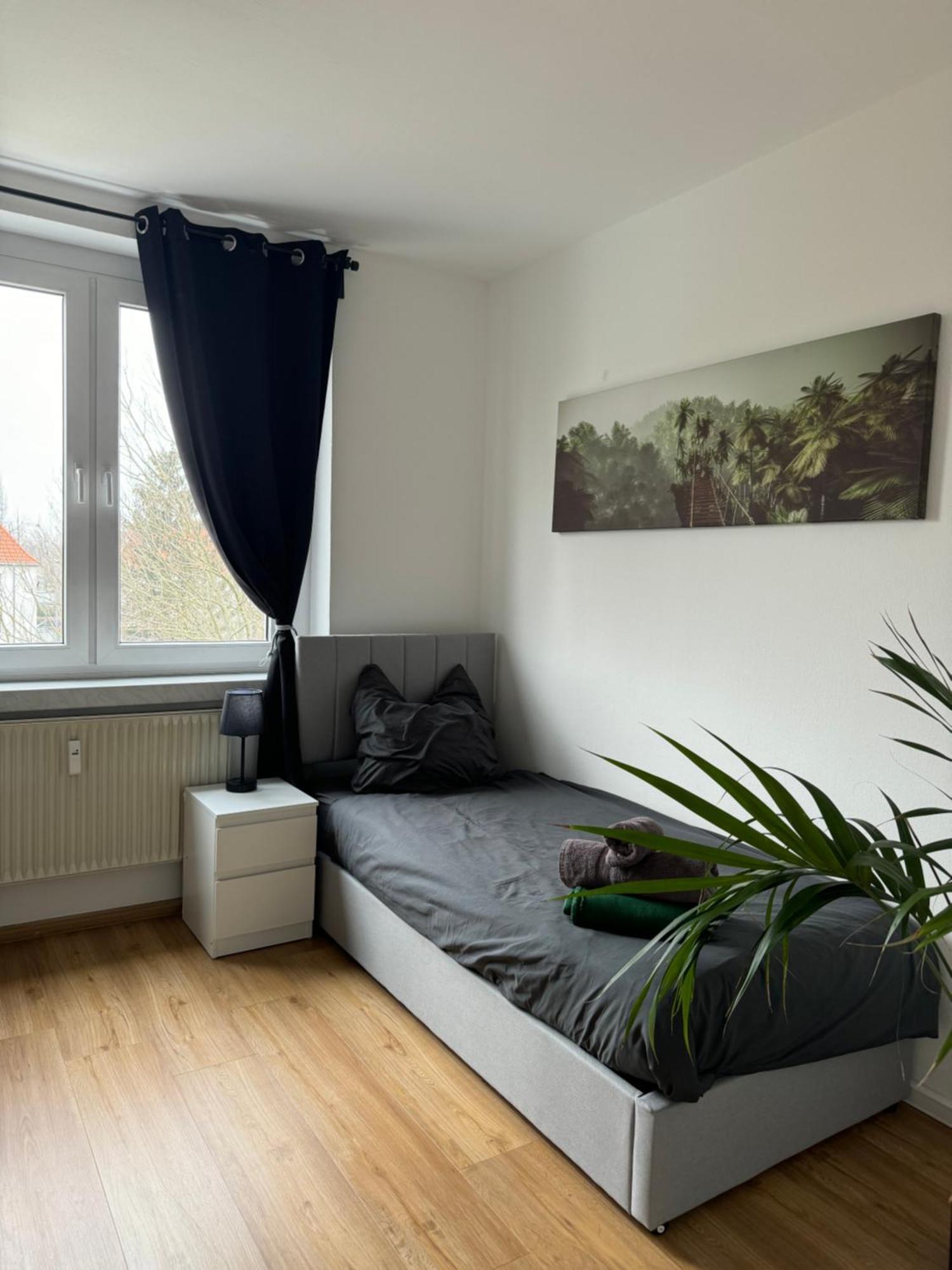 Monteur-& Ferienwohnung Eichmann Dresda Esterno foto